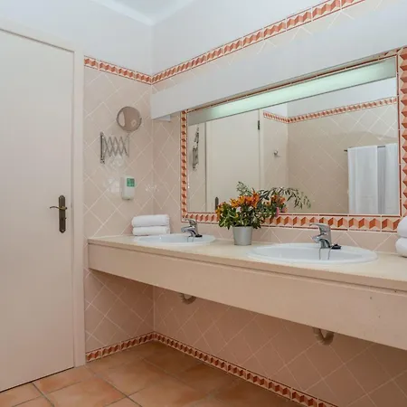 بيت للعطل Schoenes Haus In Carvoeiro Mit Privatem Parkplatz By Interhome *